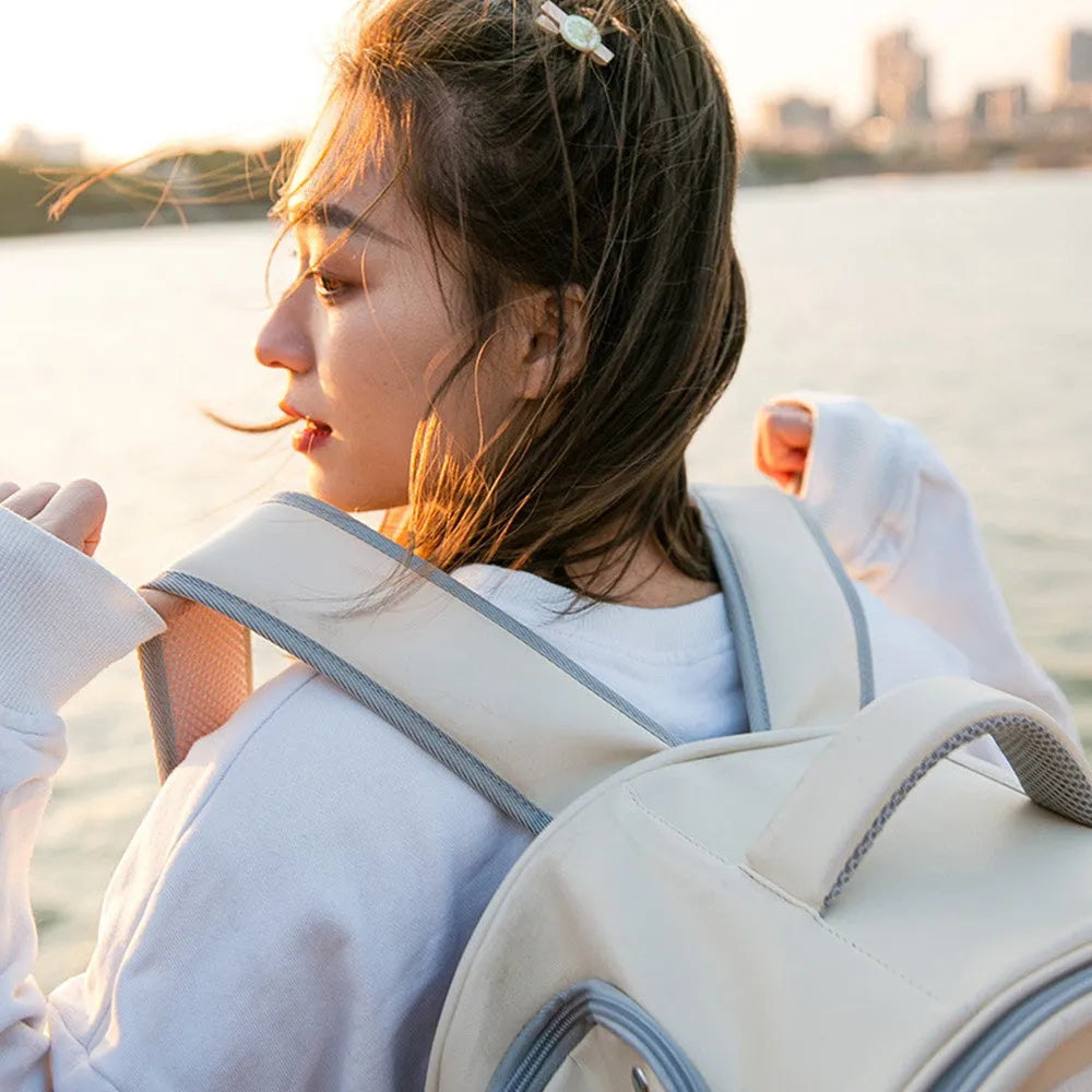 Portable large-capacity breathable cat bag in off-white PU with transparent PVC panels and nylon lining