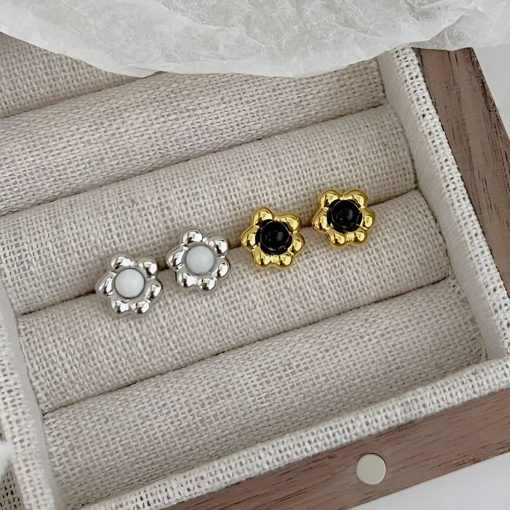 S925 sterling silver black agate flower ear studs in gold colour simple French retro style for women