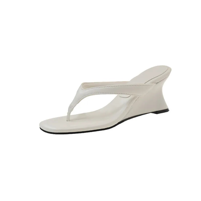 French style high-heel flip-flops with herringbone toe holder in microfiber upper and rubber sole
