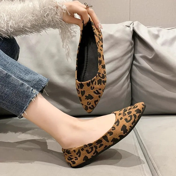 Leopard print women's flat pumps with pointed toe and low heel on rubber sole
