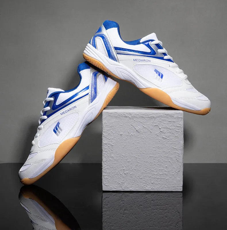 Table tennis training shoes with synthetic leather upper and round toe design