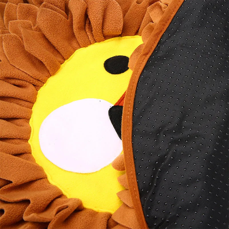 Brown lion-shaped pet sniffing pad with textured Yizhiwen fabric surface measuring 33x25cm