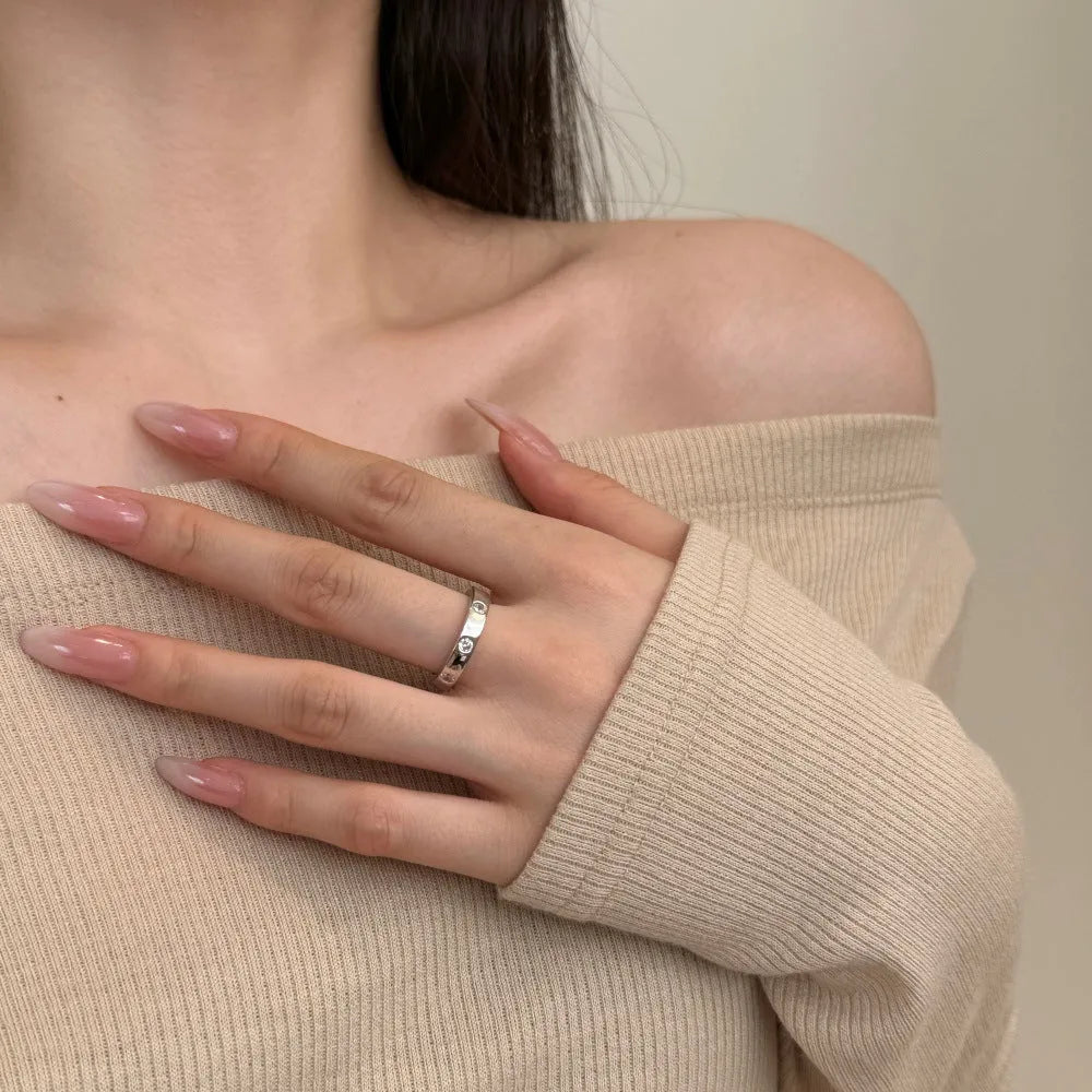 Personalized simple silver ring with zircon inlay in white gold colour, geometric shape, sizes no.6 to no.9.