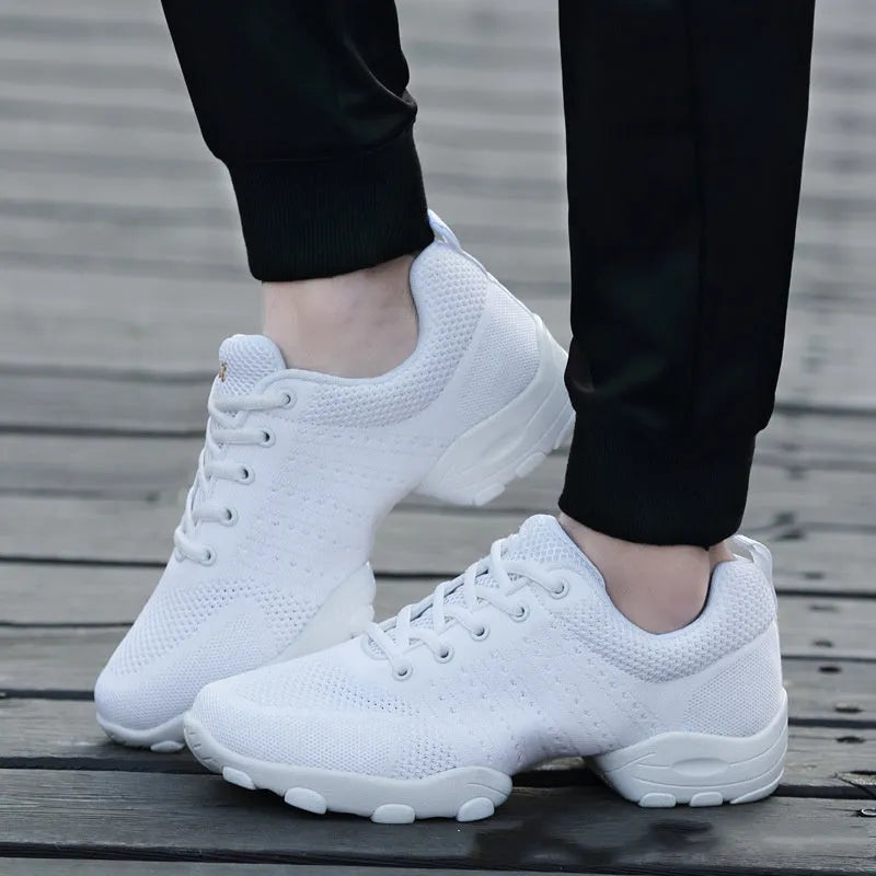 Men's lightweight mesh sports shoes with fly woven wire mesh upper and polyurethane sole, in white or black, sizes 39-44