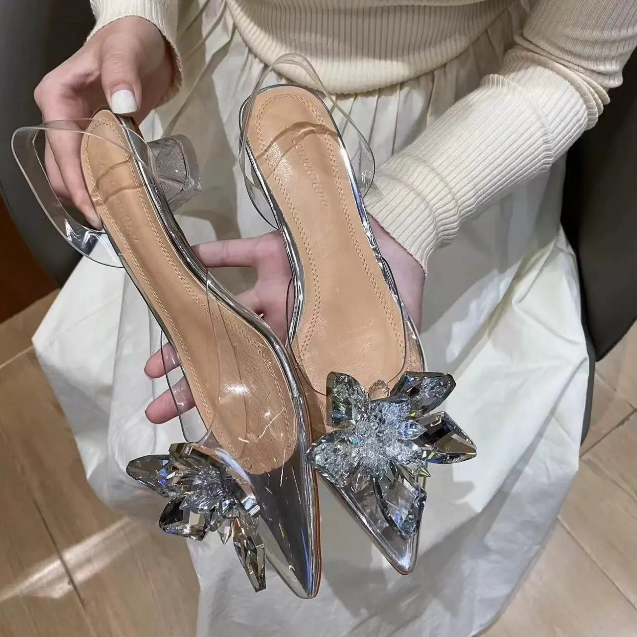 Women's high heels with transparent crystal flower decoration and pointed toe in microfiber