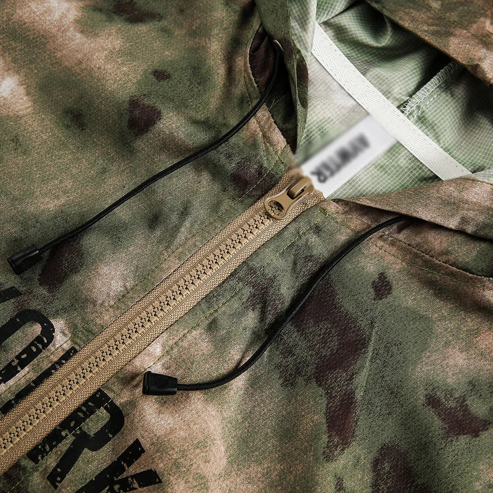 Hooded camouflage sun protection jacket for men in loose fit polyester