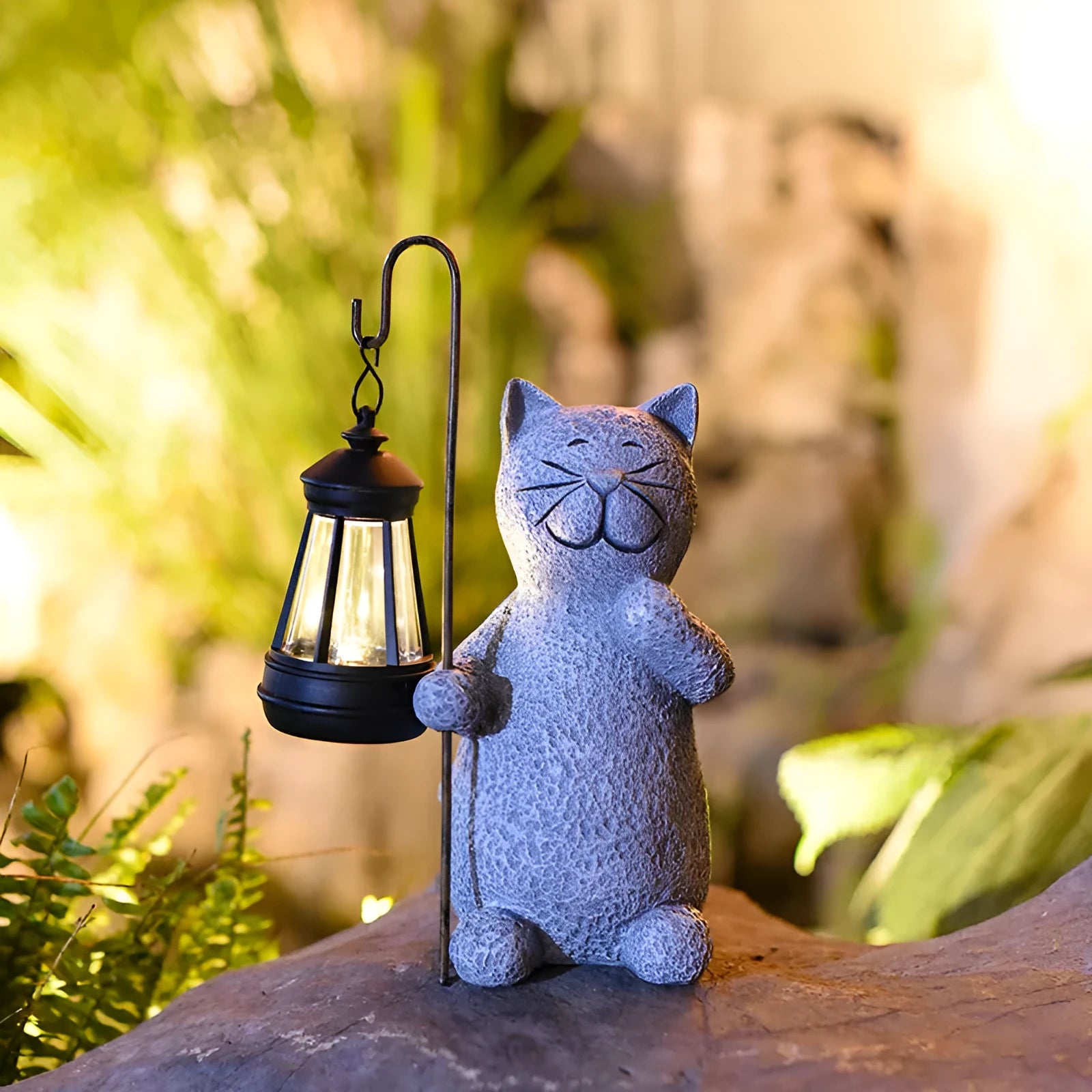 Resin cat lift solar garden lamp with pastoral design and integrated solar panel