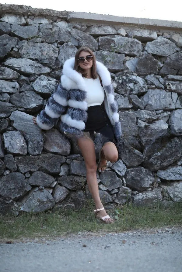 Women's loose-fit hooded artificial fur coat in street fashion style