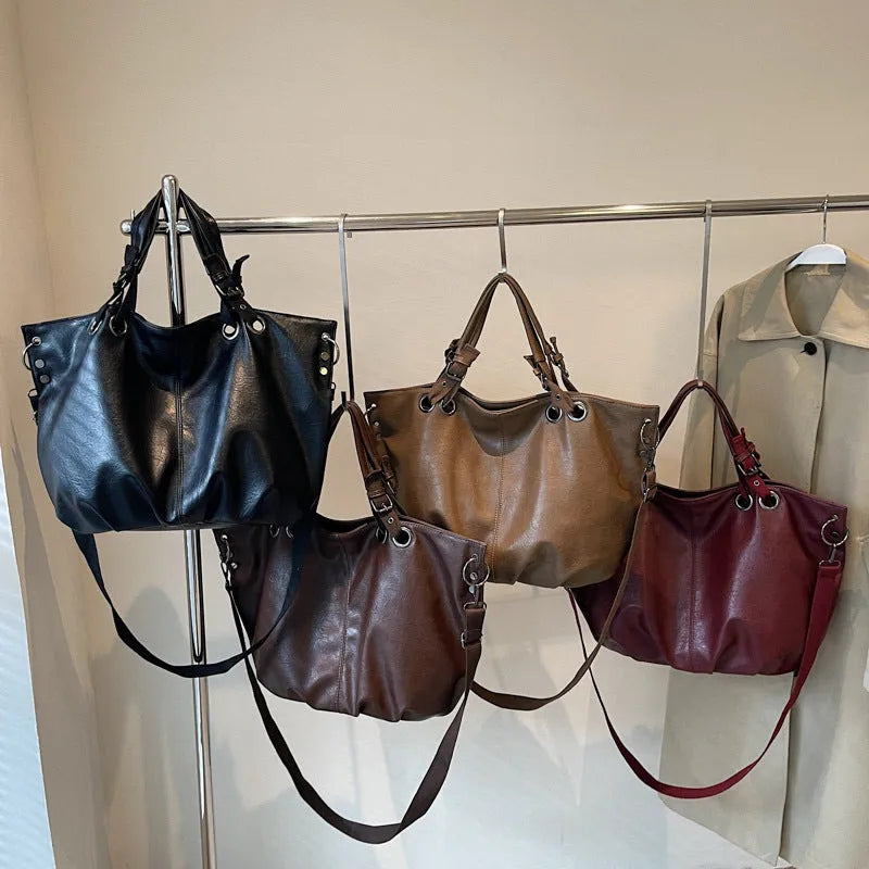 Solid colour women's PU tote bag with one shoulder strap and internal zipper pocket