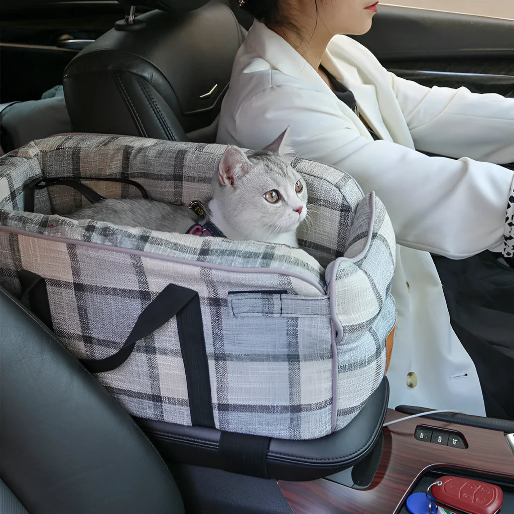 Folding pet car central control nest in dark blue or plaid, 49 x 25 x 21cm, with 1.5m shoulder strap for cats up to 12kg and dogs up to 8kg.
