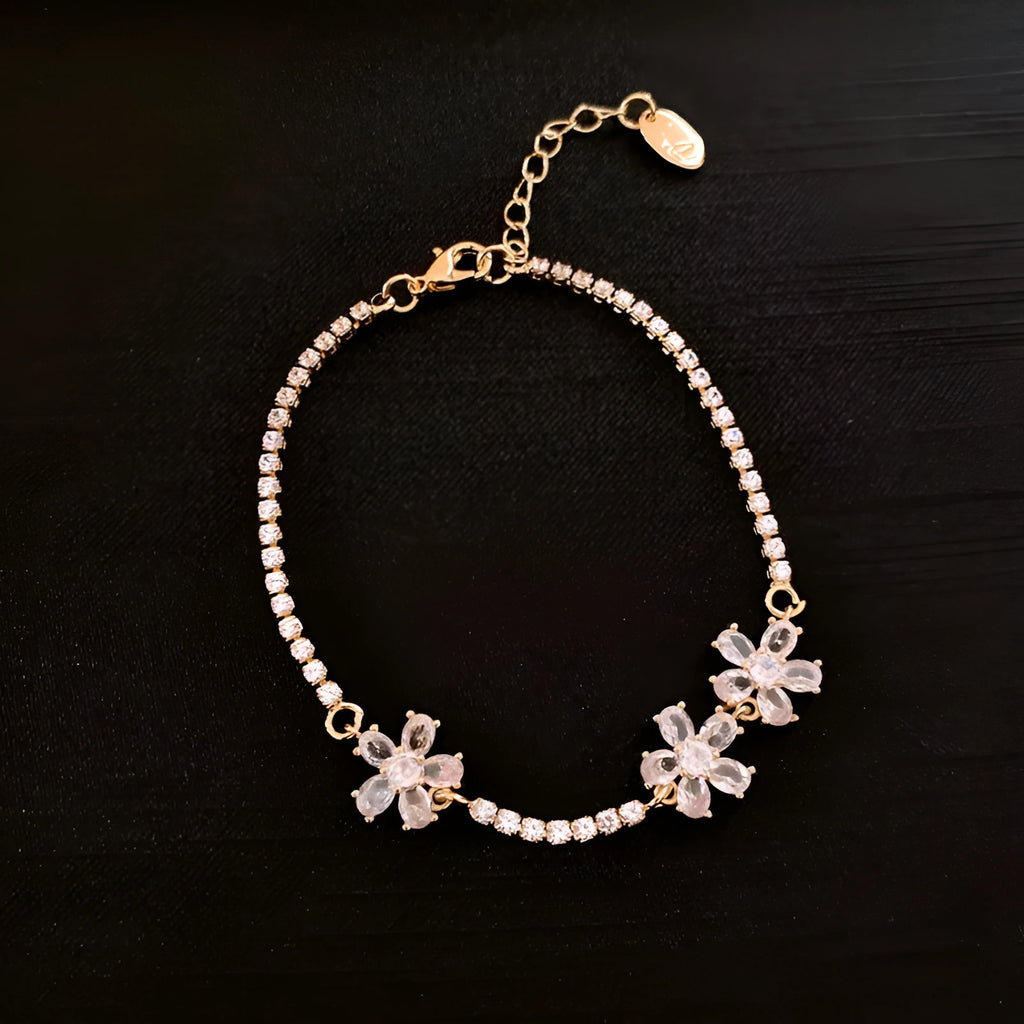 Gold-coloured women's bracelet with geometric quadrilateral design and zircon stone inlay