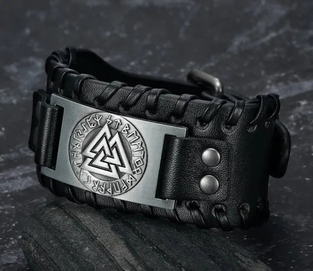 Nordic Viking totem triangle energy men's leather bracelet in gold, 28cm long, PU and alloy construction