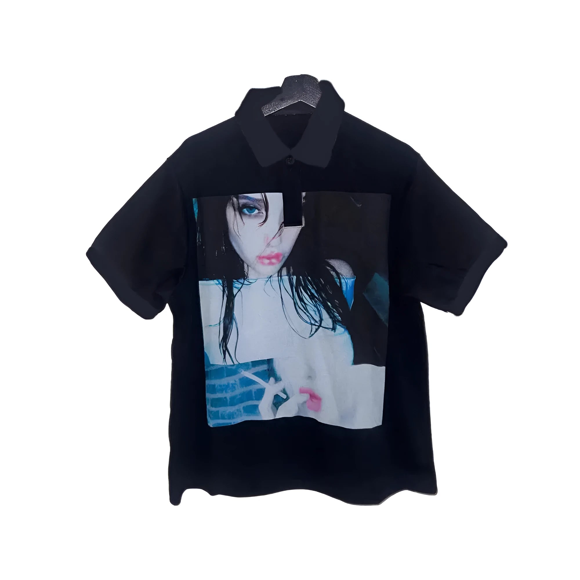 Short-sleeved printed polo shirt in a straight medium-length cut on a model
