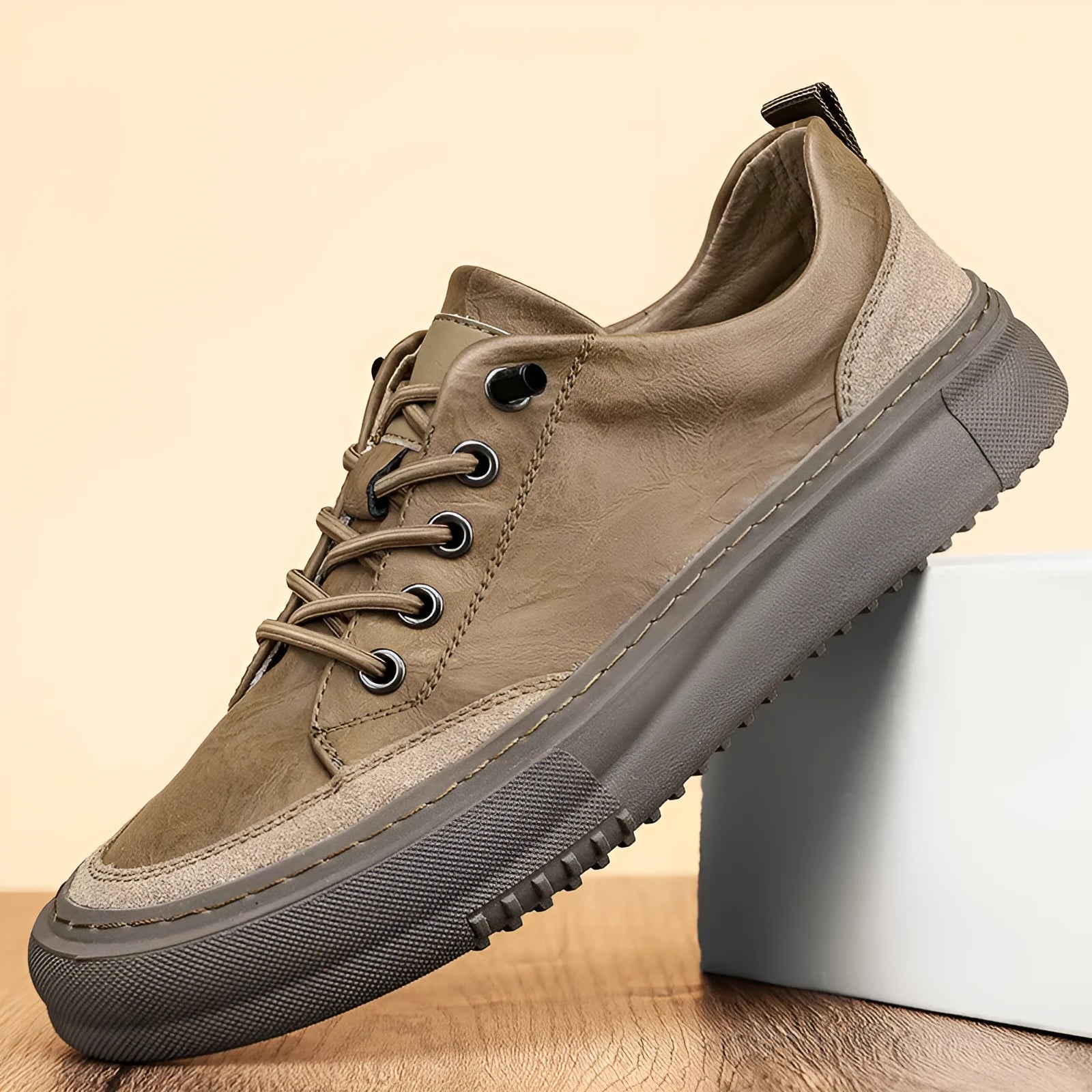 Men's round toe leather shoes in black colour with front lace-up closure and low heel design