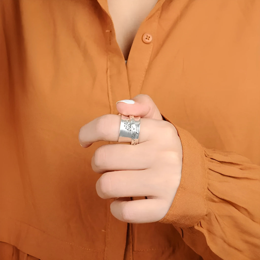 Silver electroplated flower ring with rotatable charm in European trendy design