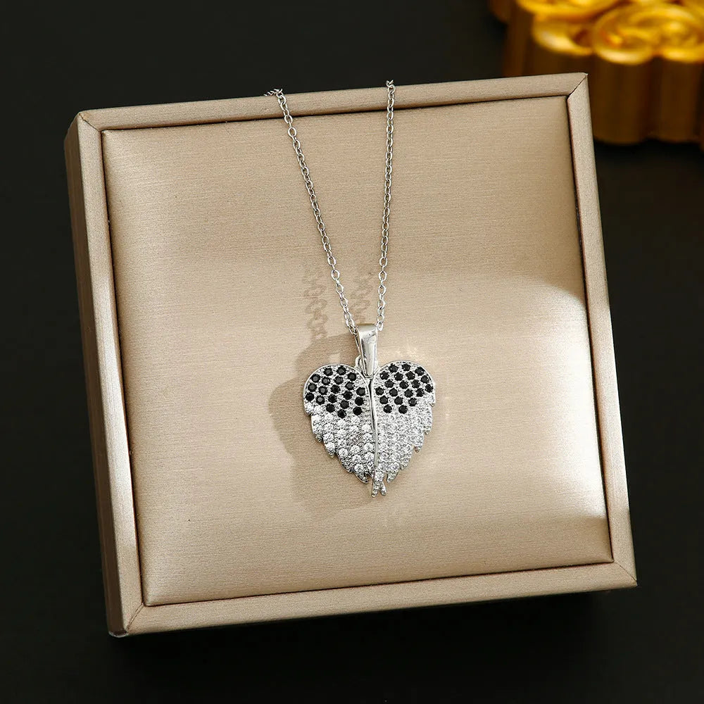 Women's non-fading titanium steel necklace with copper-plated gold heart pendant on a clavicle chain