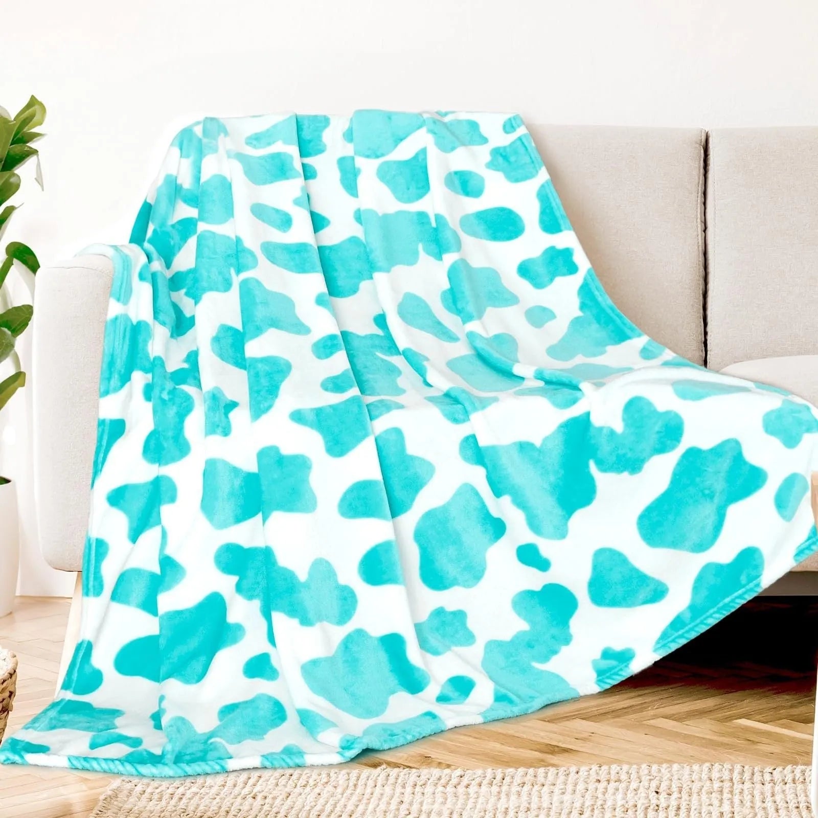 Cows pattern printed flannel digital blanket in 100x150cm size, polyester, modern style, multiple colours