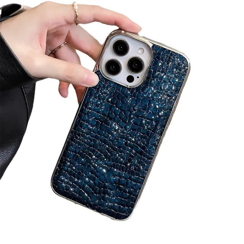 Crocodile pattern electroplated phone case in imitation leather with fall protection for iPhone 12, 13 and 14 Pro Max