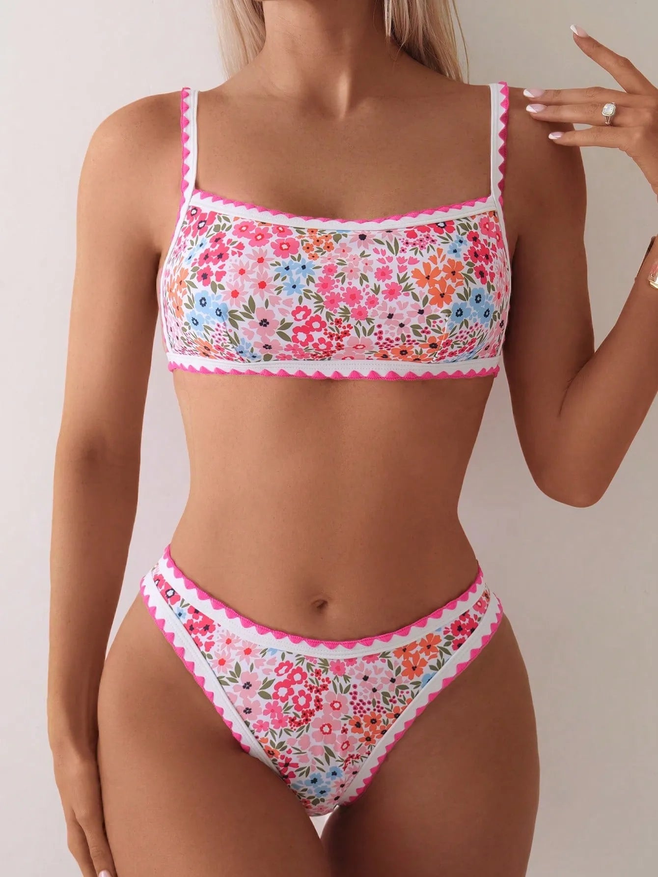 Women's lace-up split bikini swimsuit in picture colour with adjustable ties