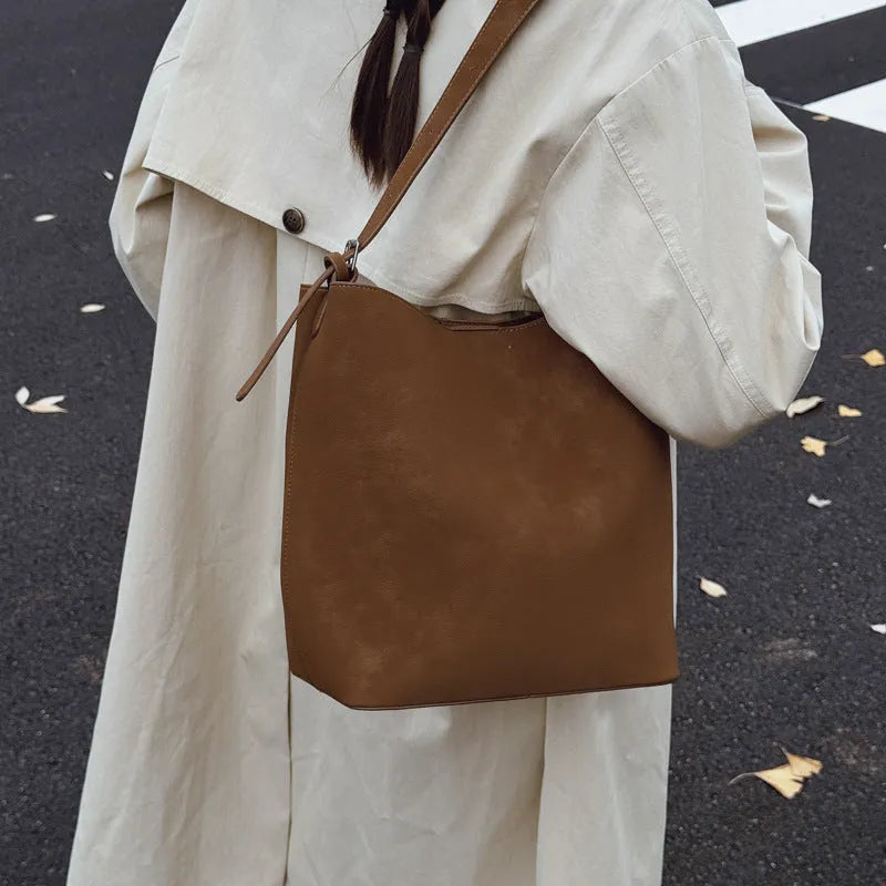 Versatile retro matte women's single-shoulder large-capacity bucket bag in brown, black, and coffee PU leather