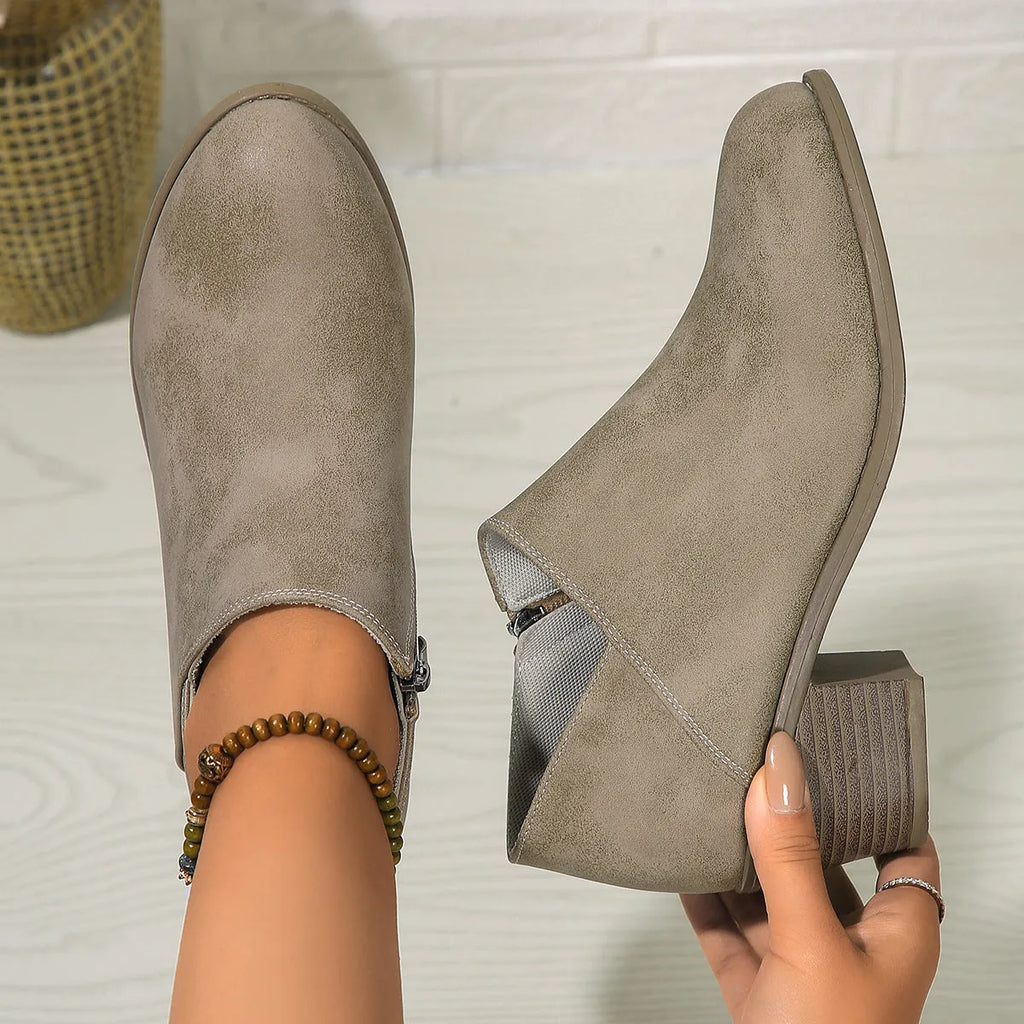 Women's chunky heel round toe ankle boots with side zipper in synthetic leather, black colour