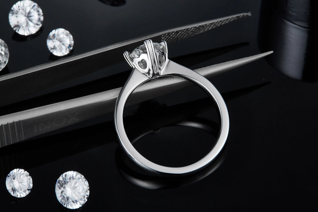 1-carat moissanite wedding ring set in S925 silver with platinum plate, gift box packaging, ring sizes 5-9