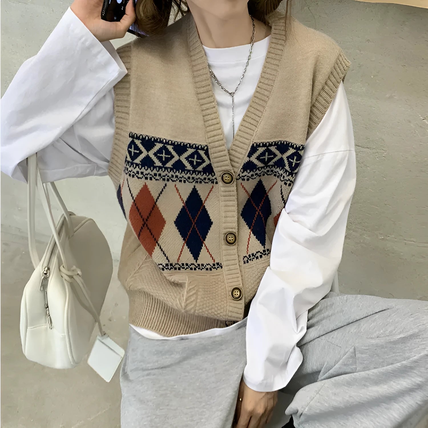 Women's loose sleeveless cardigan top in red diamond plaid pattern