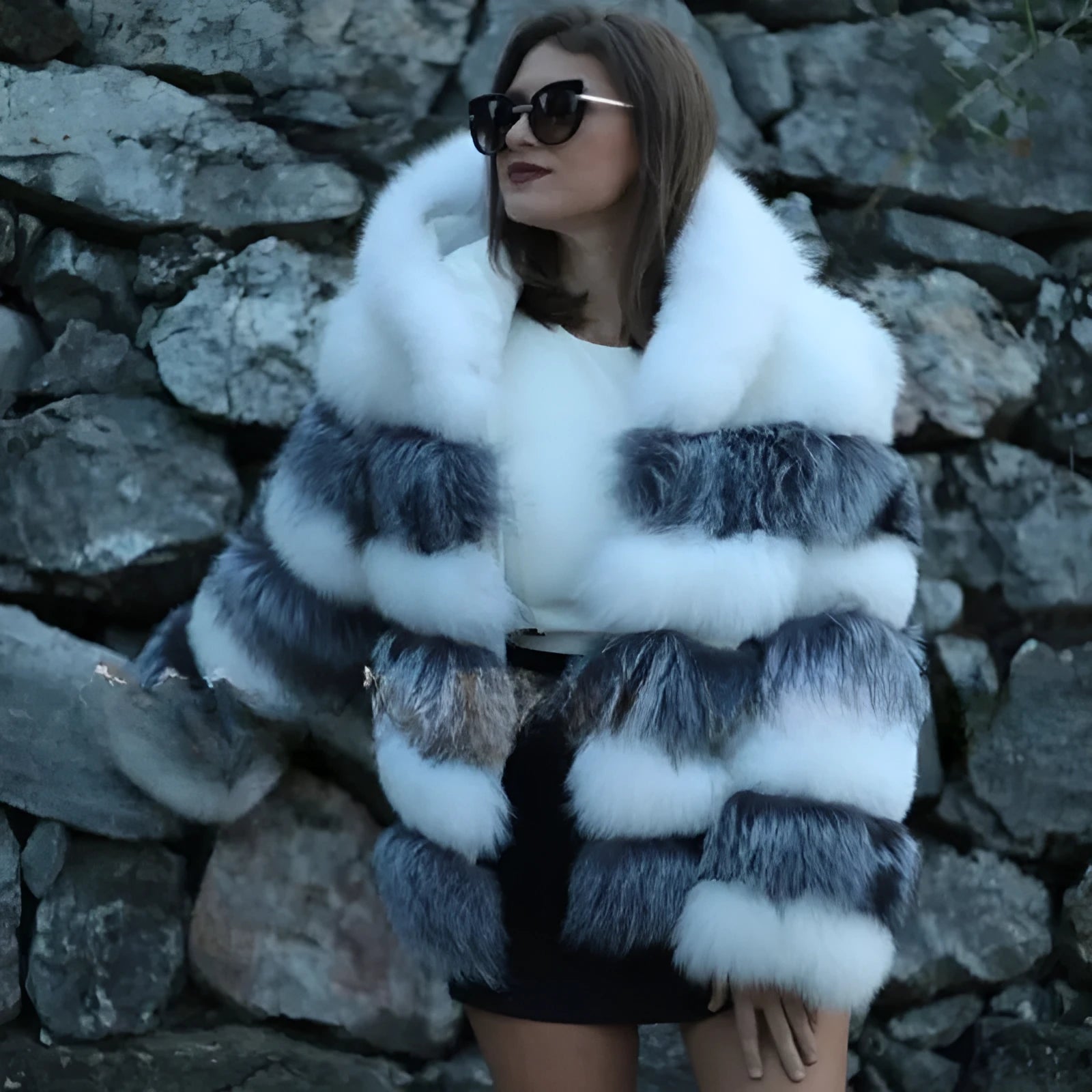 Women's loose-fit hooded artificial fur coat in street fashion style