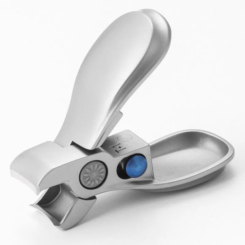 Large opening stainless steel anti-splash nail clipper in silver for manicure nail trimming
