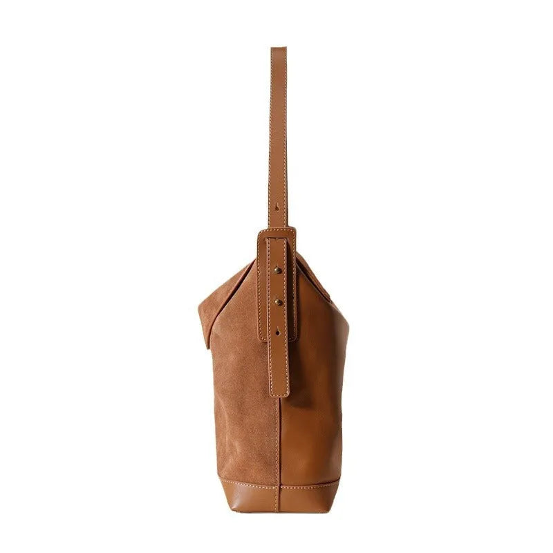Genuine leather women's shoulder bag in brown with clamshell design and European retro styling