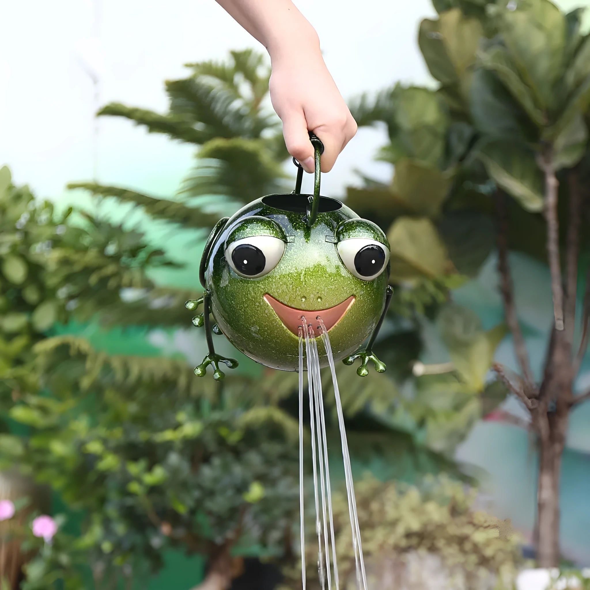 Creative cartoon iron frog watering pot in wrought iron with coloured frog design for garden decoration