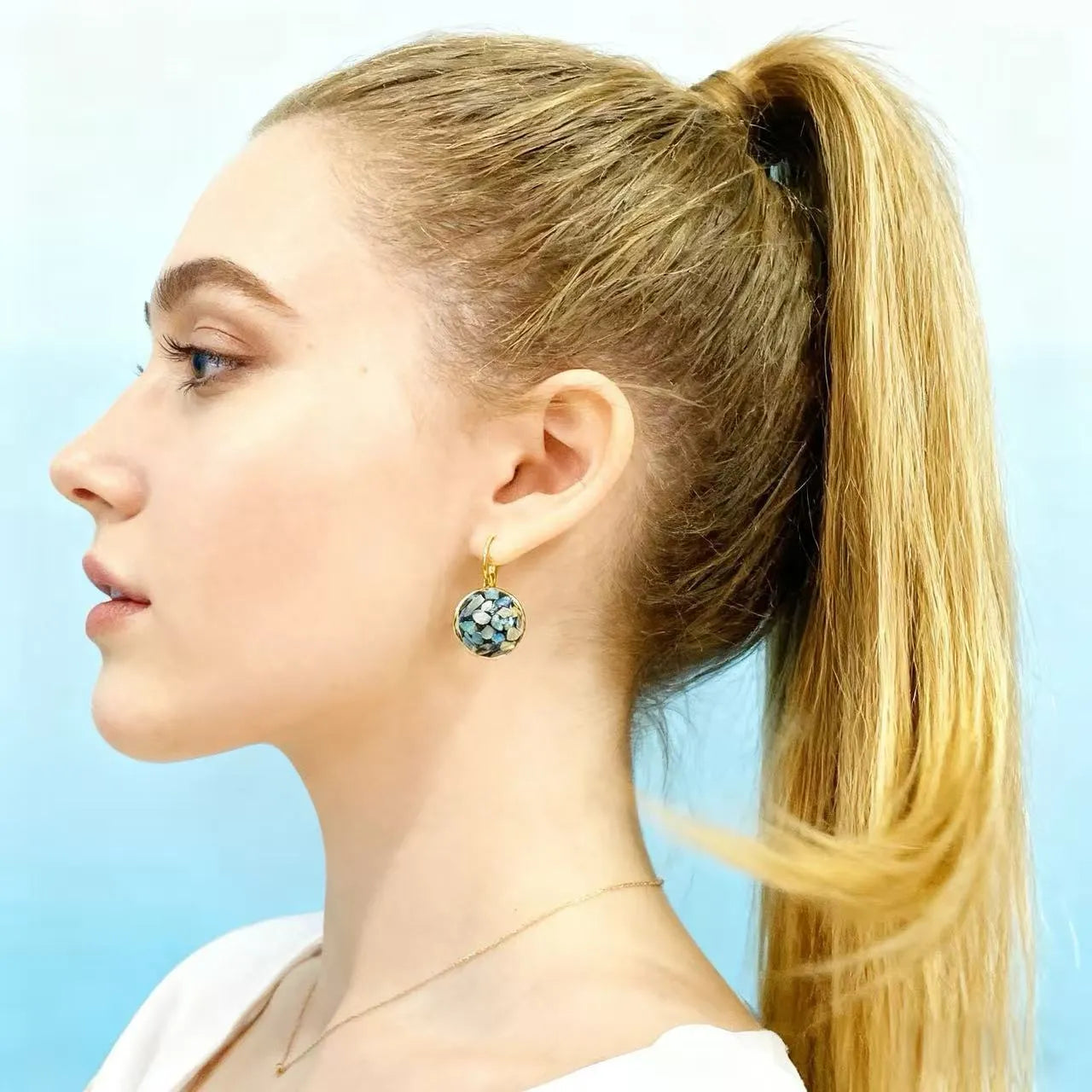 Handmade mother-of-pearl snail ear clip with Chinese character Fu