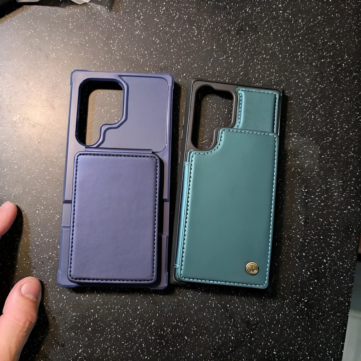 Black Samsung phone case with card slot and kickstand, made of PU and TPU, full cover drop-resistant.