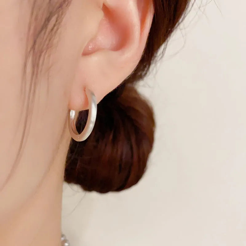 Geometric round copper ear clip with gold plating and single eyelet design