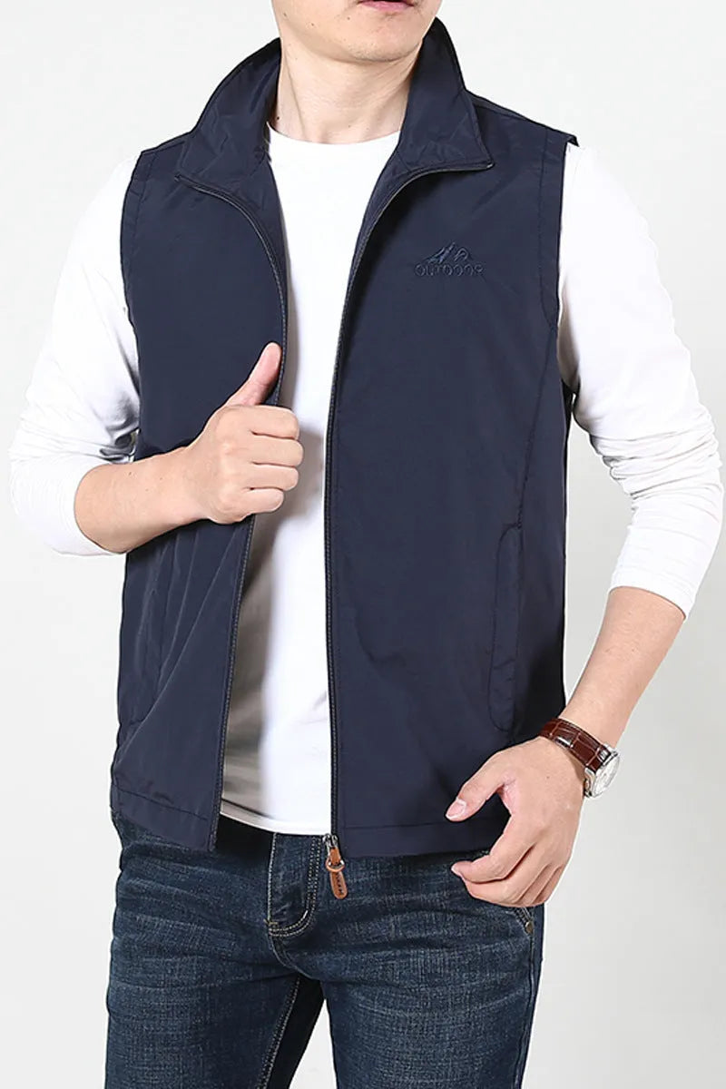 Men's thin loose-fit casual waistcoat vest in a chemical fibre blend with side pockets.