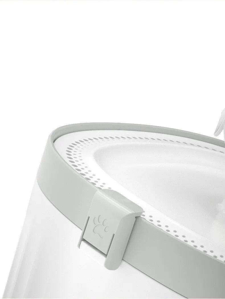 White automatic circulating water dispenser for pets with 2L capacity and removable filter