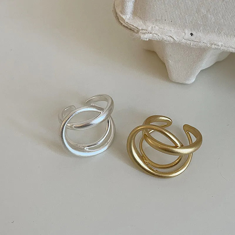 Geometric open ring with three-dimensional interlaced matte metal design