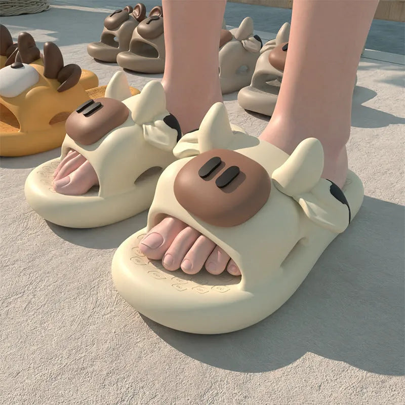 Cartoon pig EVA slippers in yellow, anti-slip unisex flip-flops for bathroom and garden, sizes 36-43