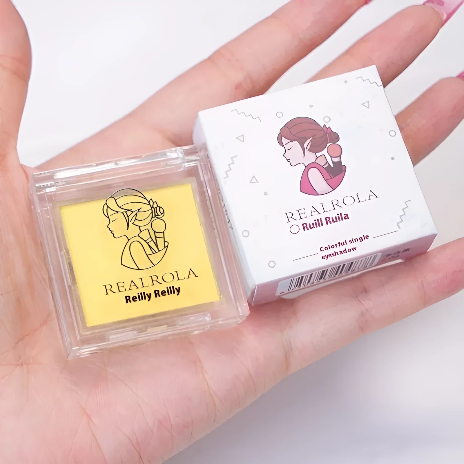 Single pot of bright yellow monochrome matte eyeshadow, 2g net content.
