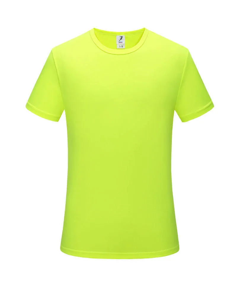 Man wearing a slim fit quick-dry short sleeve T-shirt in a solid colour.