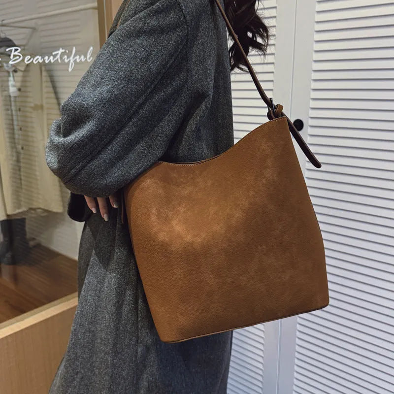 Versatile retro matte women's single-shoulder large-capacity bucket bag in brown, black, and coffee PU leather
