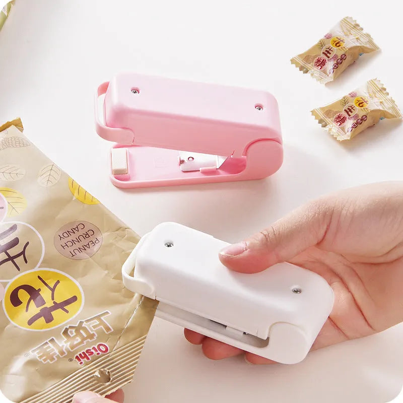 Mini bag sealer in white or pink, 9cm x 4cm x 6cm, with magnetic or non-magnetic option
