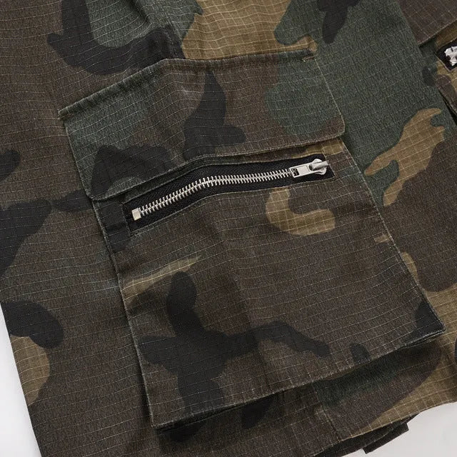 Men's green washed camouflage cotton workwear shorts with loose fit and mid waist design
