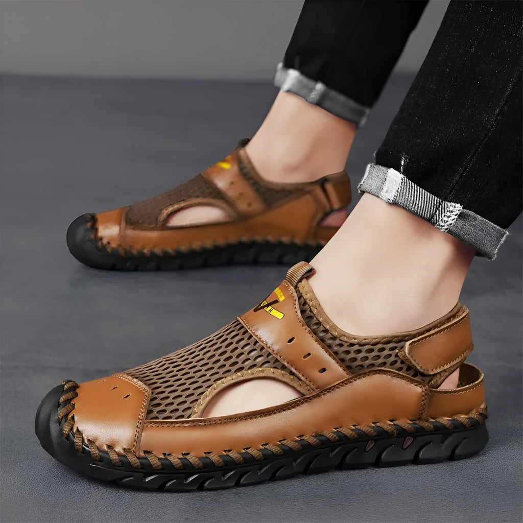 Men's brown low-top leather casual pumps with elastic band and round toe.