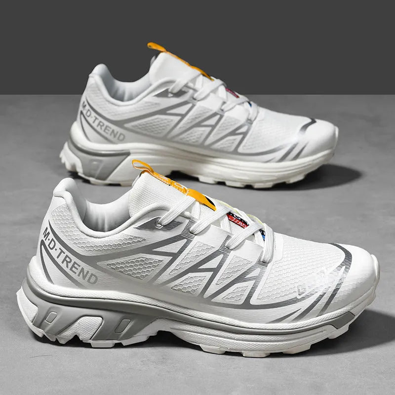 Low-top hiking shoes in artificial leather with mesh lining and rubber sole.