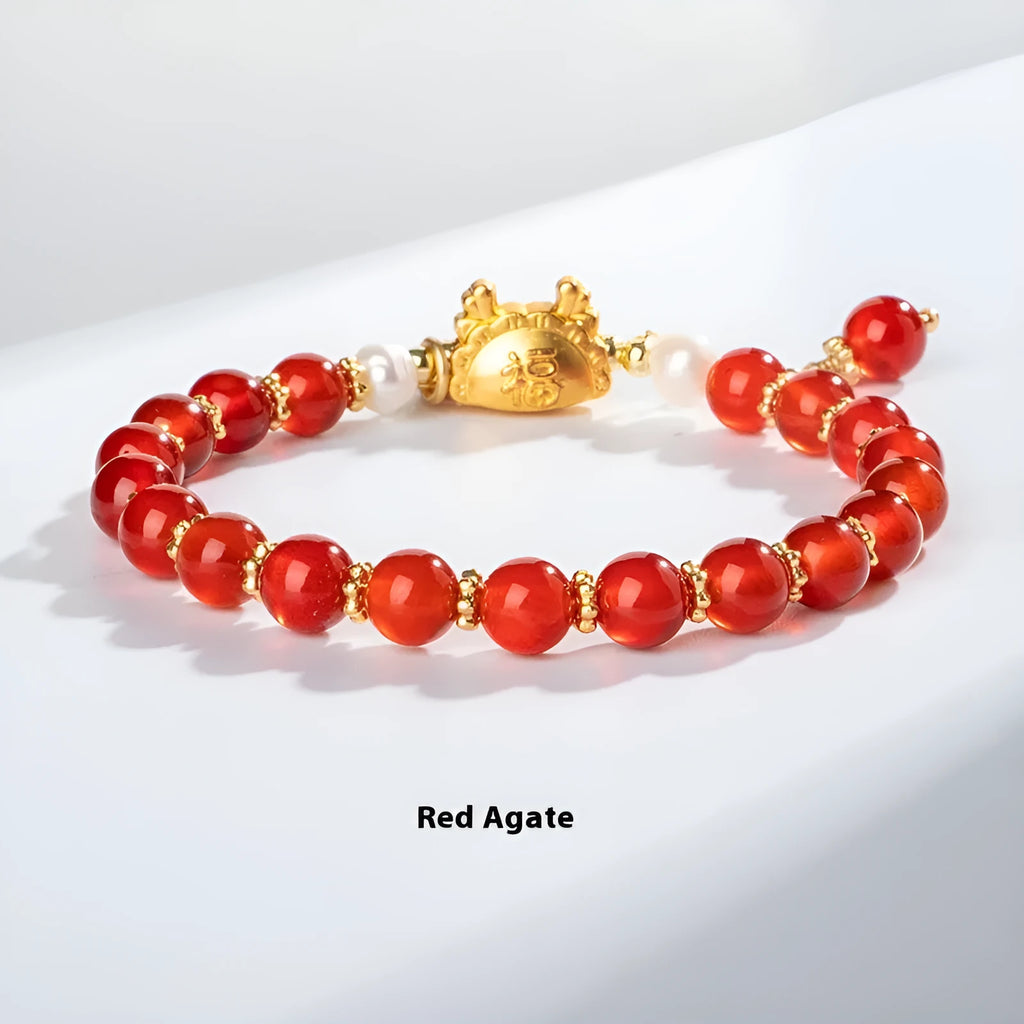 Handmade agate bracelet with 8mm diamond-shaped beads in zodiac design