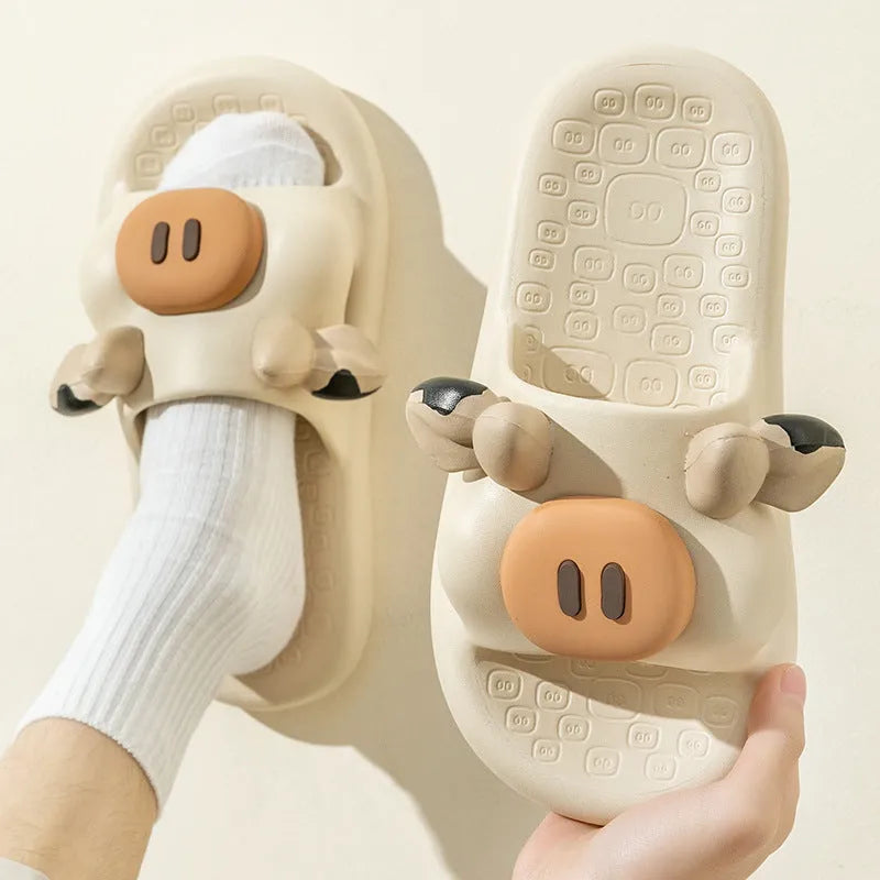Cartoon pig EVA slippers in yellow, anti-slip unisex flip-flops for bathroom and garden, sizes 36-43