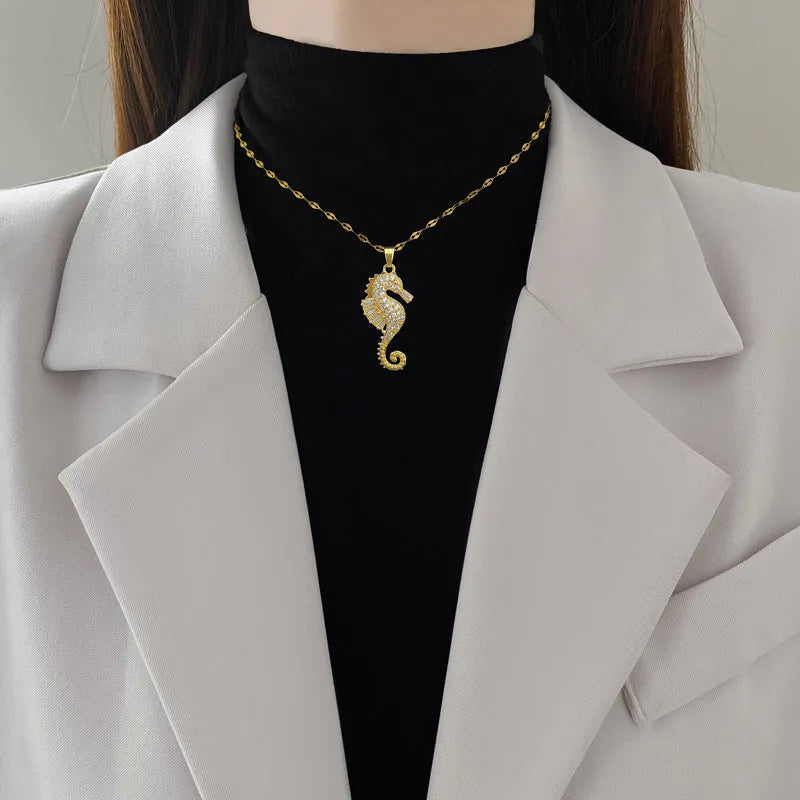 Gold seahorse pendant necklace with twisted titanium steel chain and copper pendant, 31-40cm
