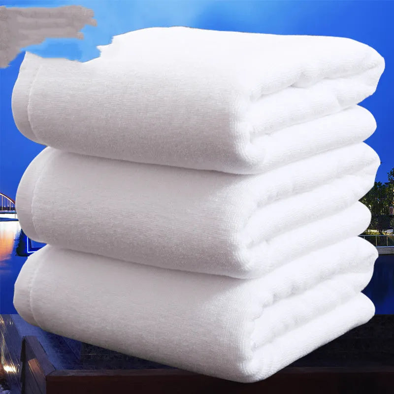 White cotton bath towel in 70x140cm, 80x180cm or 100x200cm with 21-strand yarn and plain weave.
