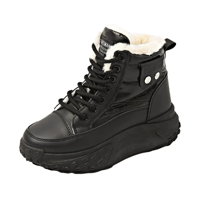 Pair of fleece-lined high-top windproof boots in khaki with PU upper and thick PVC sole, sizes 35-40